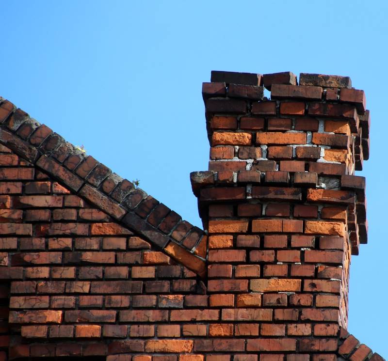 Signs Your Del Mar Home Needs a Chimney Inspection Damaged chimney on an Del Mar home showing cracks and missing mortar